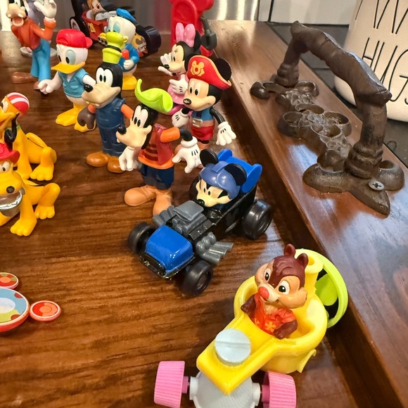 Lot of 45 Disney and Friends Figurines - Picture 7 of 16